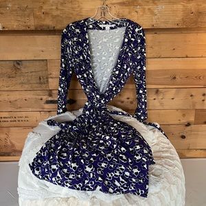 DVF Purple Snow Leopard Julian Two Mini Wrap Dress size 10 excellent condition